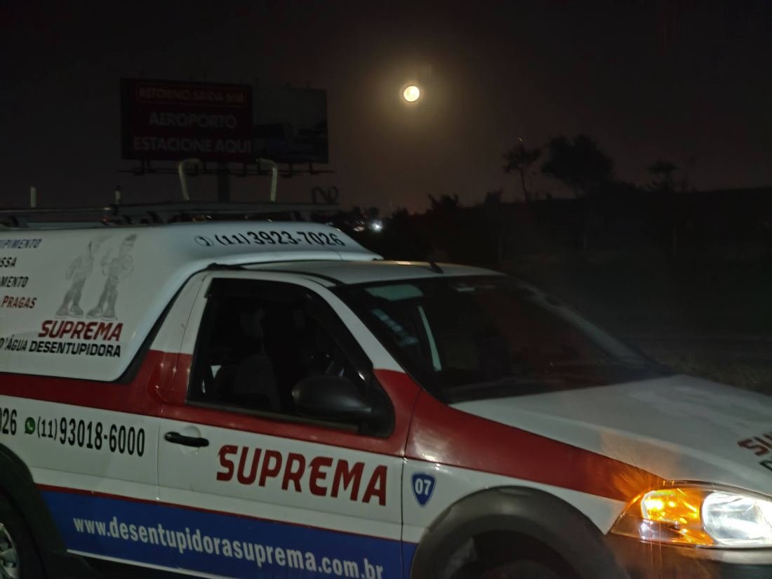Atendimento de emergência da Suprema Desentupidora em rodovia da Grande São Paulo