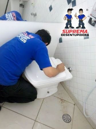 Desentupimento de vaso sanitário em residência pela Suprema Desentupidora — bairro Lapa, São Paulo